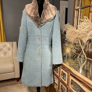 Gorgeous light blue wool coat w/ removable faux fur tan & blue undertone collar